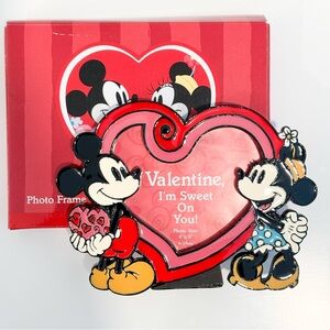NEW Disney Mickey & Minnie Mouse Valentine heart-shaped picture frame